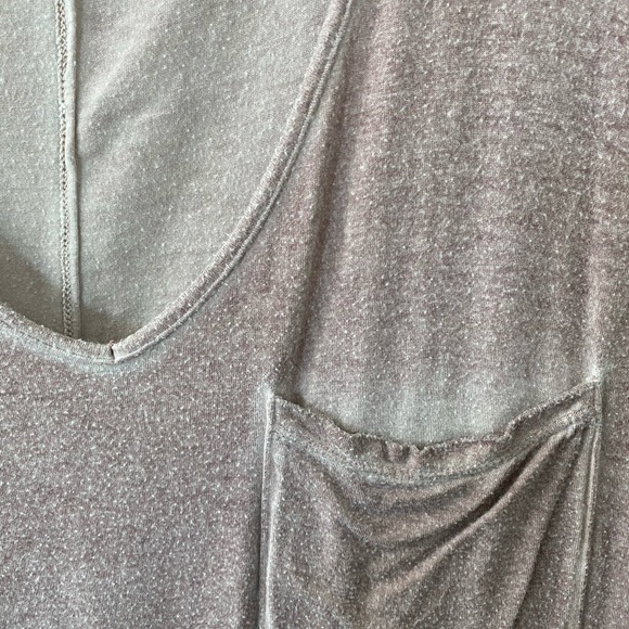 Deep v-tee - Picture 2 of 3